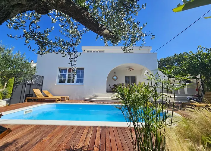 Appartement The Three Flowers Pool House Trogir