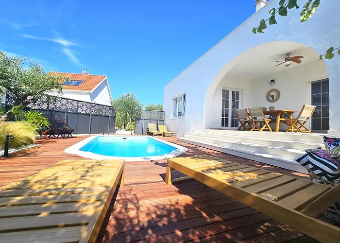 The Three Flowers Pool House *