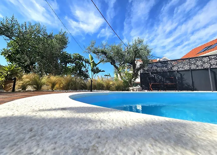 The Three Flowers Pool House Trogir