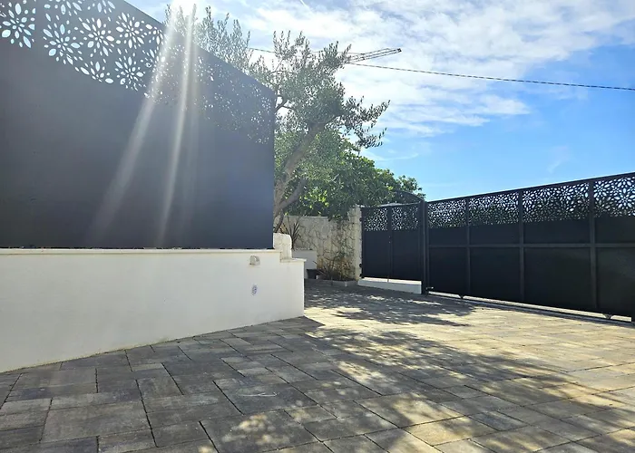 Appartement The Three Flowers Pool House