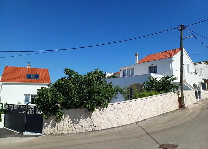 Appartement The Three Flowers Pool House *