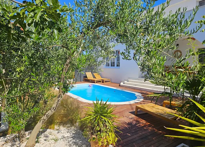 The Three Flowers Pool House Appartement