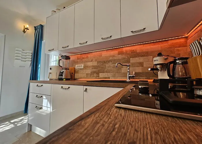 The Three Flowers Pool House