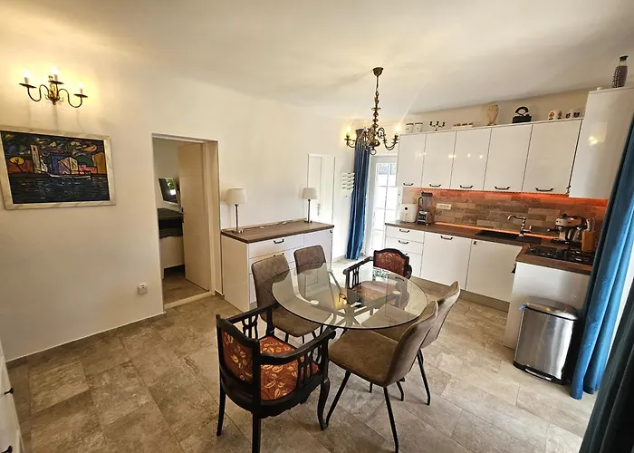 Appartement The Three Flowers Pool House Trogir