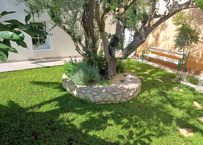 Appartement The Three Flowers Pool House