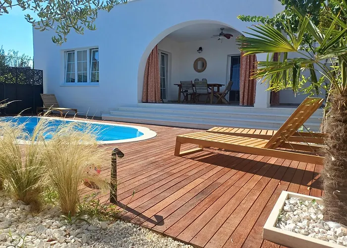 The Three Flowers Pool House Trogir