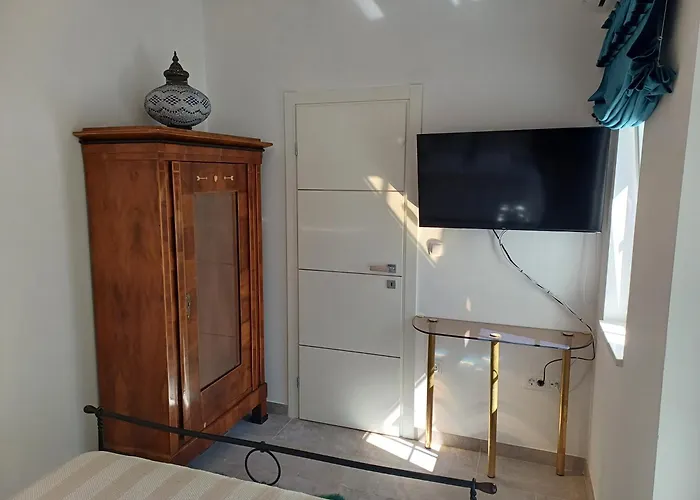 The Three Flowers Pool House * Trogir