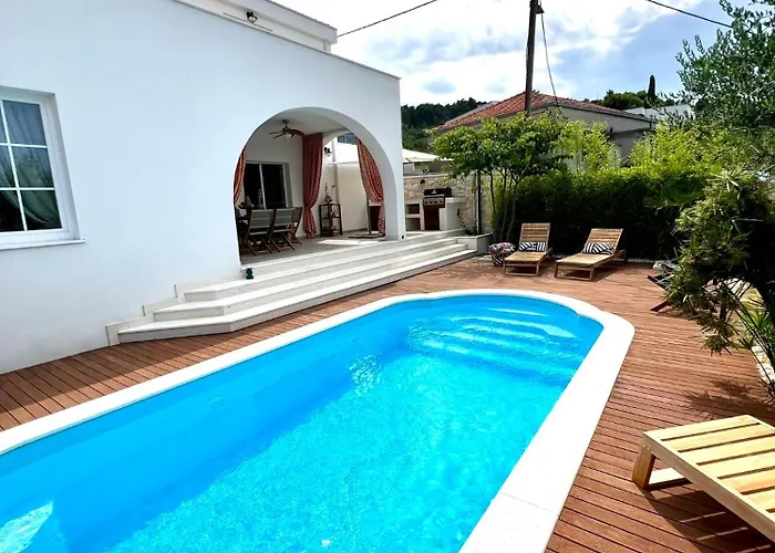 The Three Flowers Pool House Trogir