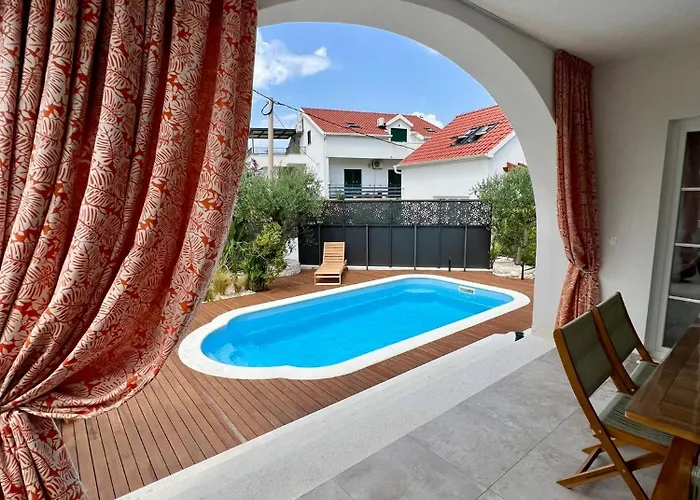 The Three Flowers Pool House * Trogir