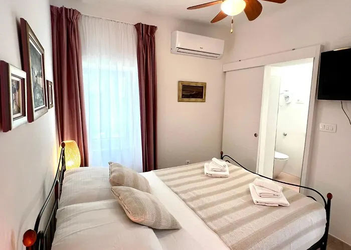 Appartement The Three Flowers Pool House Trogir