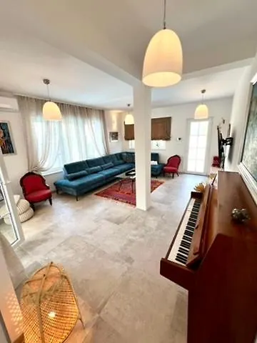 The Three Flowers Pool House Appartement