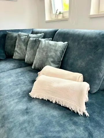 The Three Flowers Pool House Appartement *