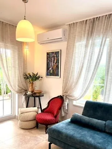 Appartement The Three Flowers Pool House Trogir