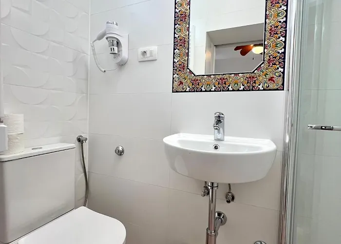 The Three Flowers Pool House *