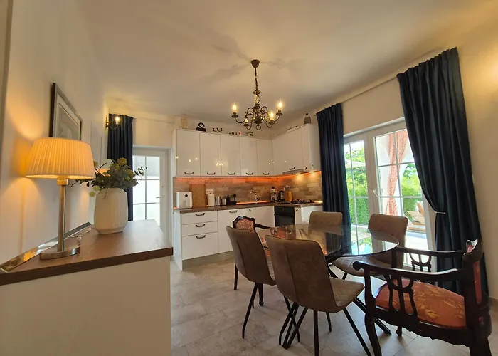 The Three Flowers Pool House *