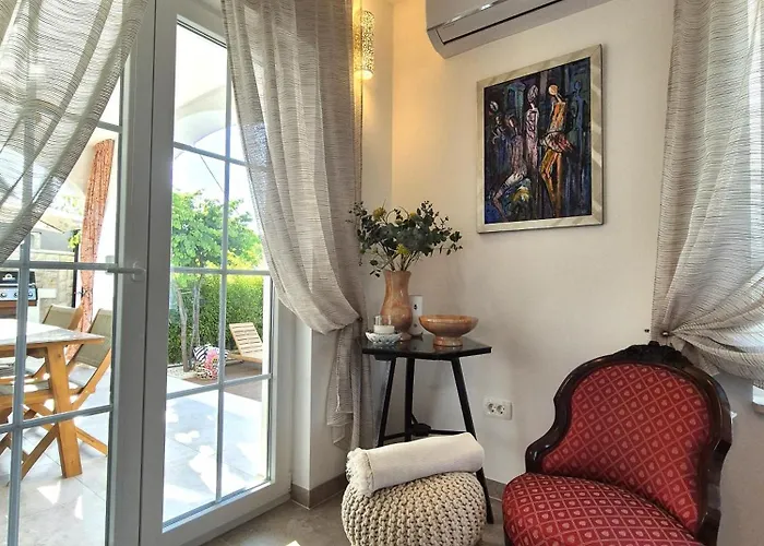 The Three Flowers Pool House Apartman Trogir