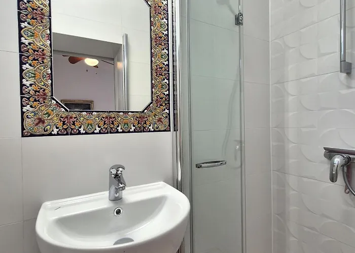 The Three Flowers Pool House *