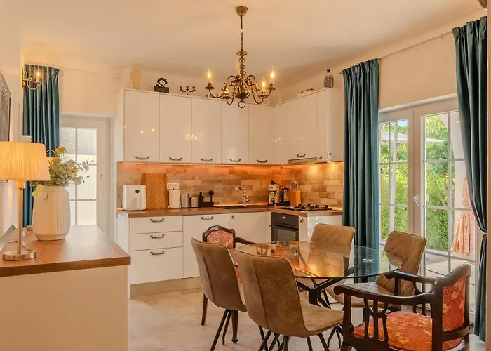 The Three Flowers Pool House Appartement Trogir