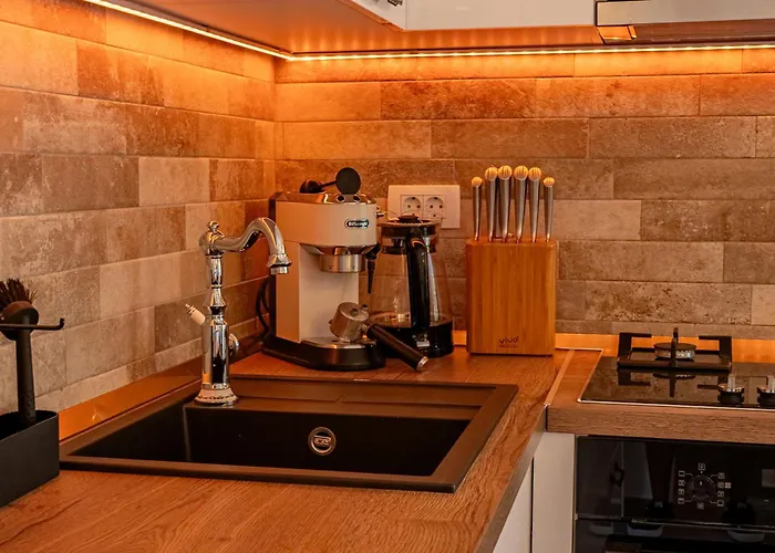 The Three Flowers Pool House Appartement