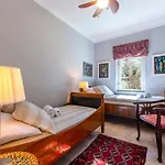 Apartment The Three Flowers Pool House *