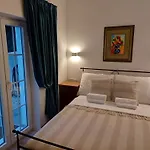 Apartment The Three Flowers Pool House Trogir