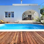 The Three Flowers Pool House