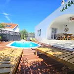 The Three Flowers Pool House *