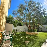 The Three Flowers Pool House *