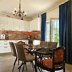 The Three Flowers Pool House Apartment Trogir