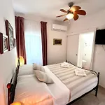 Apartment The Three Flowers Pool House Trogir