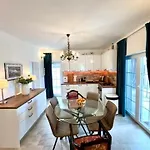 The Three Flowers Pool House Trogir