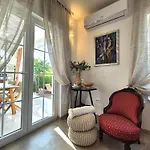 The Three Flowers Pool House Apartment Trogir