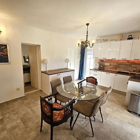 Appartamento The Three Flowers Pool House Traù