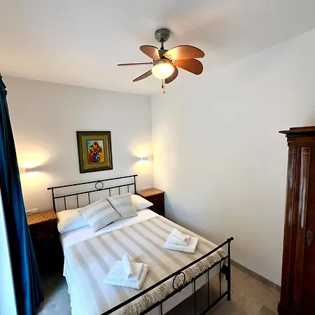 The Three Flowers Pool House Appartamento *