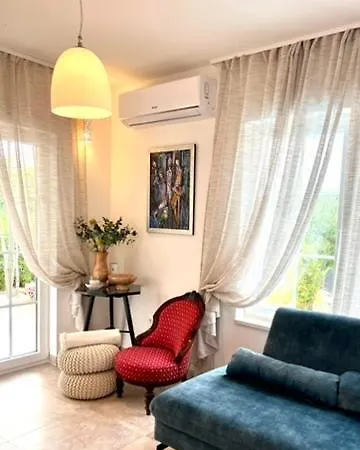 Appartamento The Three Flowers Pool House Traù