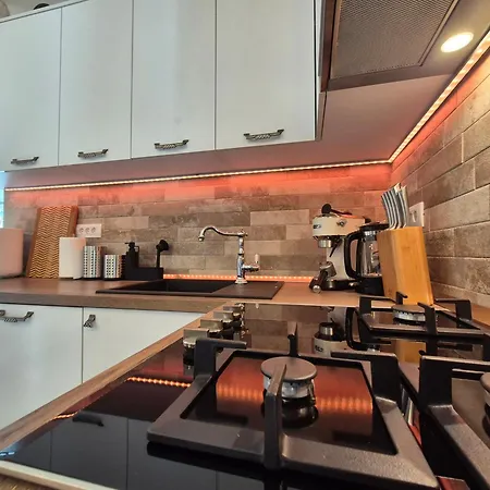 The Three Flowers Pool House