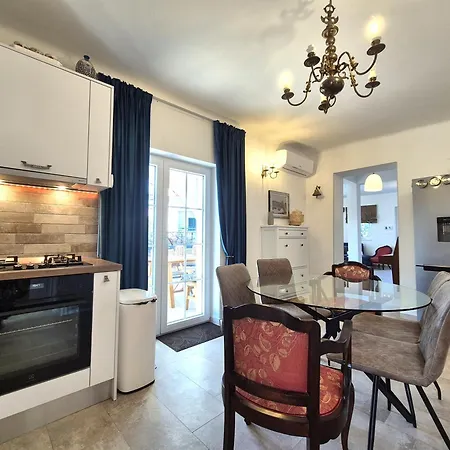 The Three Flowers Pool House Appartamento *